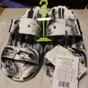 CROCS NWT SIZE 7